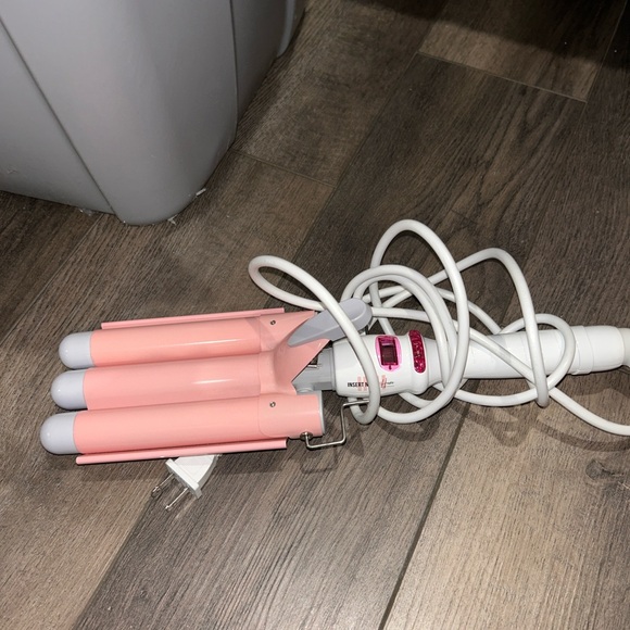 Insert name here Waver Styling Tool - Picture 1 of 1